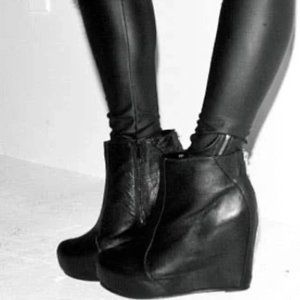 NWOT Jeffrey Campbell Pixie boots in black leather